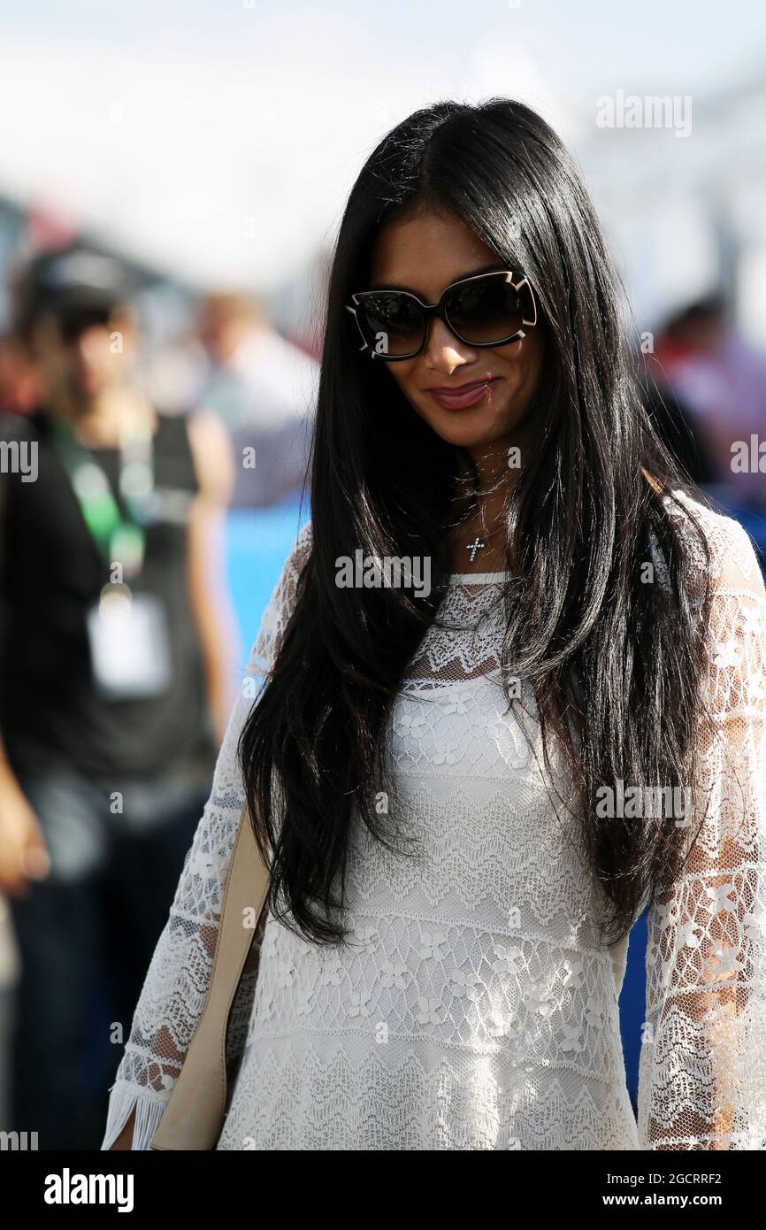 Lewis hamilton visits his girlfriend Nicole Scherzinger at a house in Beverly  Hills to say goodbye before heading off to the airport Beverly Hills,  California - 20.06.11 Stock Photo - Alamy