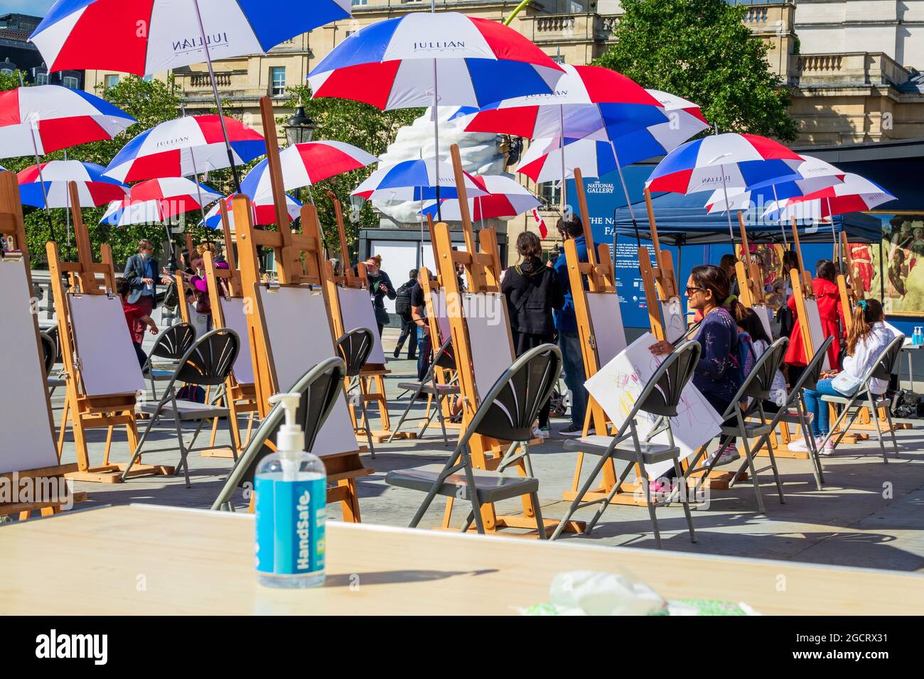 Art exhibition paintings easels hi-res stock photography and images - Alamy