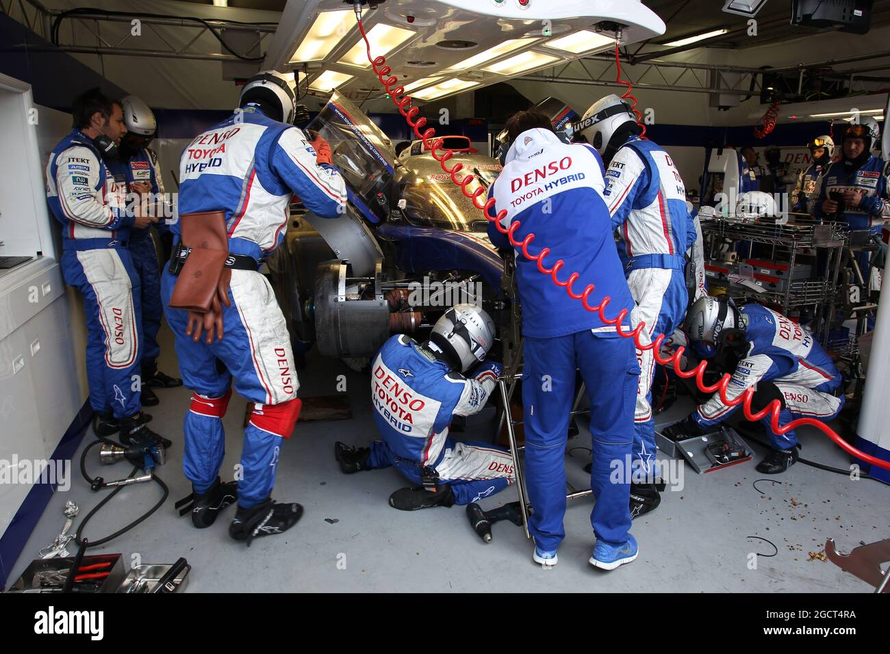Pit stop le mans 24 hi-res stock photography and images - Alamy