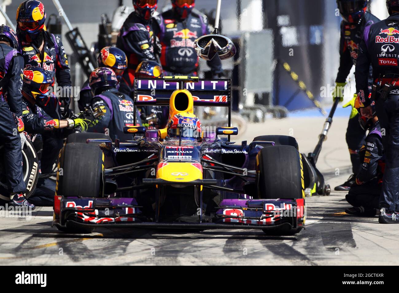 Mark Webber (AUS) Red Bull Racing RB9 makes a pit stop. Hungarian Grand  Prix, Sunday 28th July 2013. Budapest, Hungary Stock Photo - Alamy