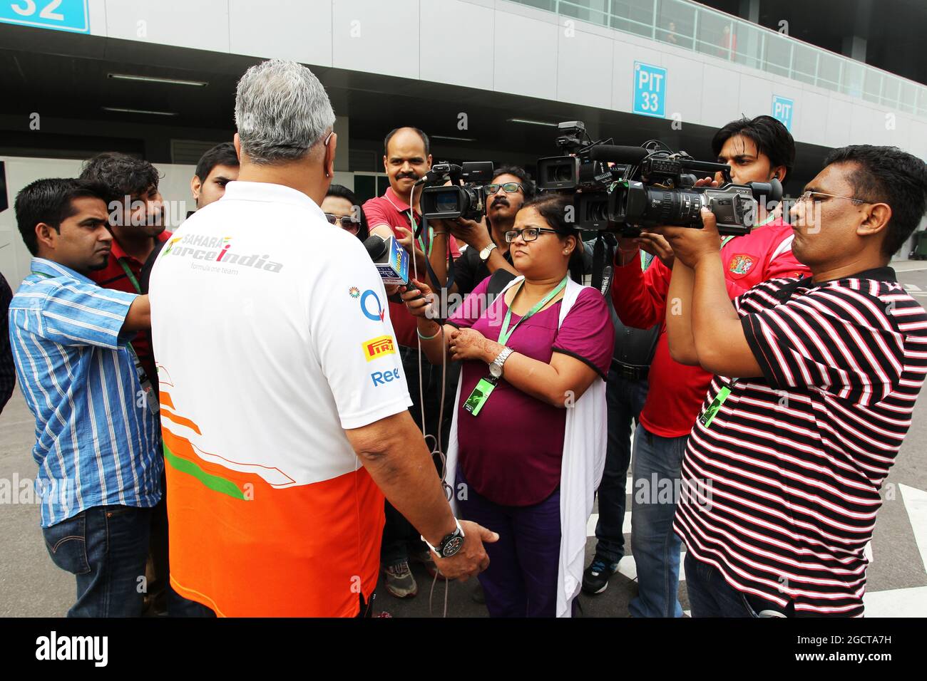 Dr. Vijay Mallya (IND) Sahara Force India F1 Team Owner with the media. Indian Grand Prix, Friday 25th October 2013. Greater Noida, New Delhi, India. Stock Photo