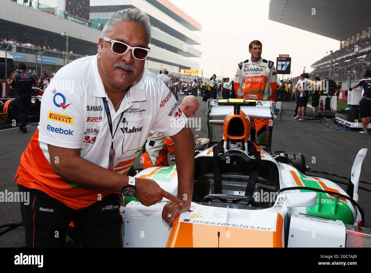 Dr. Vijay Mallya (IND) Sahara Force India F1 Team Owner on the grid with the Sahara Force India VJM06 carrying the hashtag # masterblaster as a tribute to the legendary crickerter Sachin Tendulkar, who has recently announced his retirement from all forms of cricket. Indian Grand Prix, Sunday 27th October 2013. Greater Noida, New Delhi, India. Stock Photo
