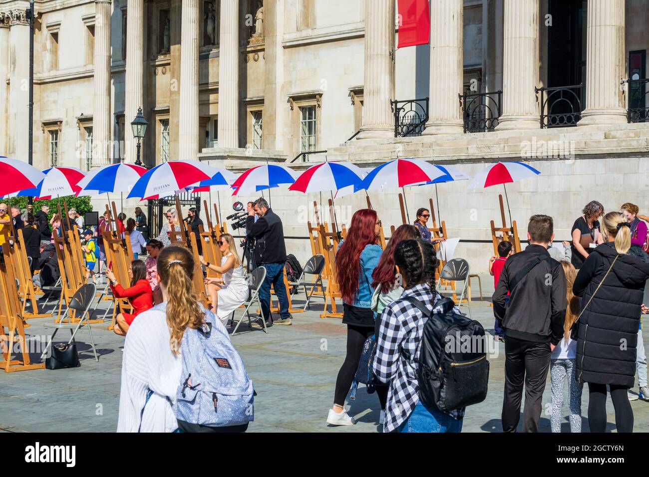 Art exhibition paintings easels hi-res stock photography and images - Alamy
