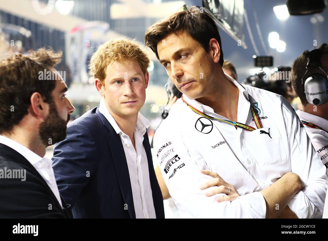 (L to R): HRH Prince Harry (GBR) on the pit gantry with Toto Wolff (GER) Mercedes AMG F1 Shareholder and Executive Director. Abu Dhabi Grand Prix, Sunday 23rd November 2014. Yas Marina Circuit, Abu Dhabi, UAE. Stock Photo