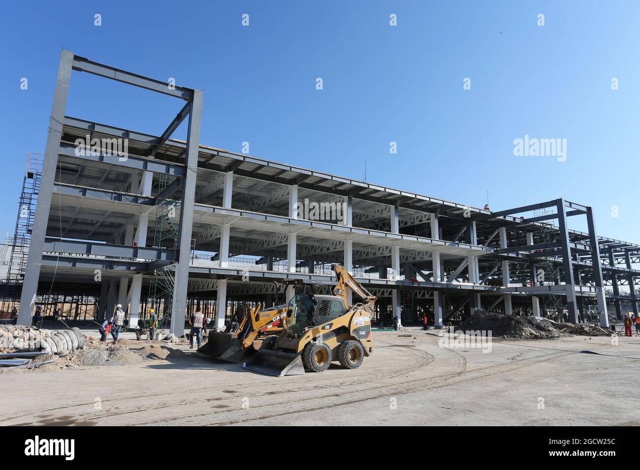 Formula one pit building hires stock photography and images Alamy