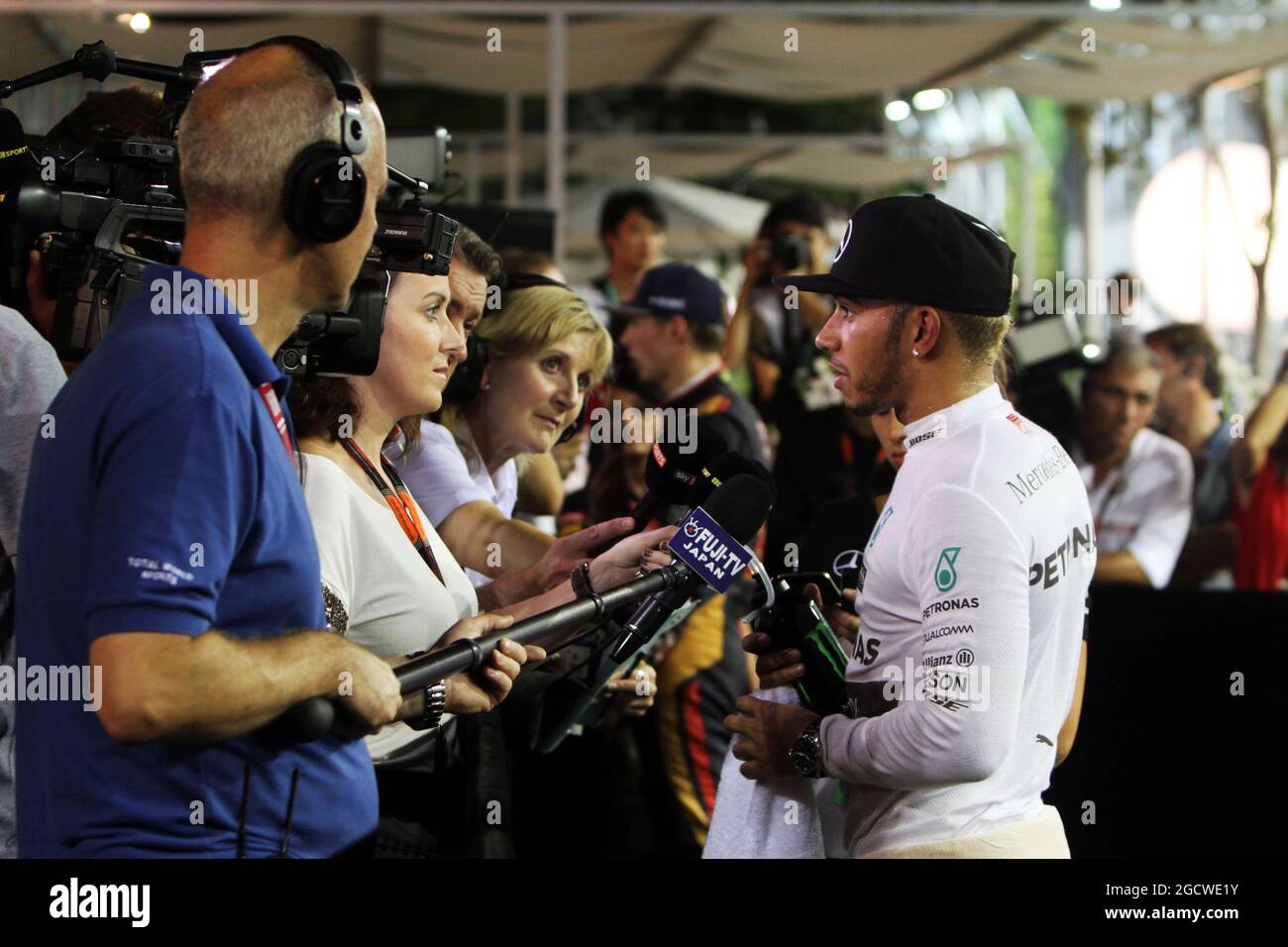 Lewis Hamilton (GBR) Mercedes AMG F1 with Lee McKenzie (GBR) BBC Television Reporter. Singapore Grand Prix, Saturday 19th September 2015. Marina Bay Street Circuit, Singapore. Stock Photo