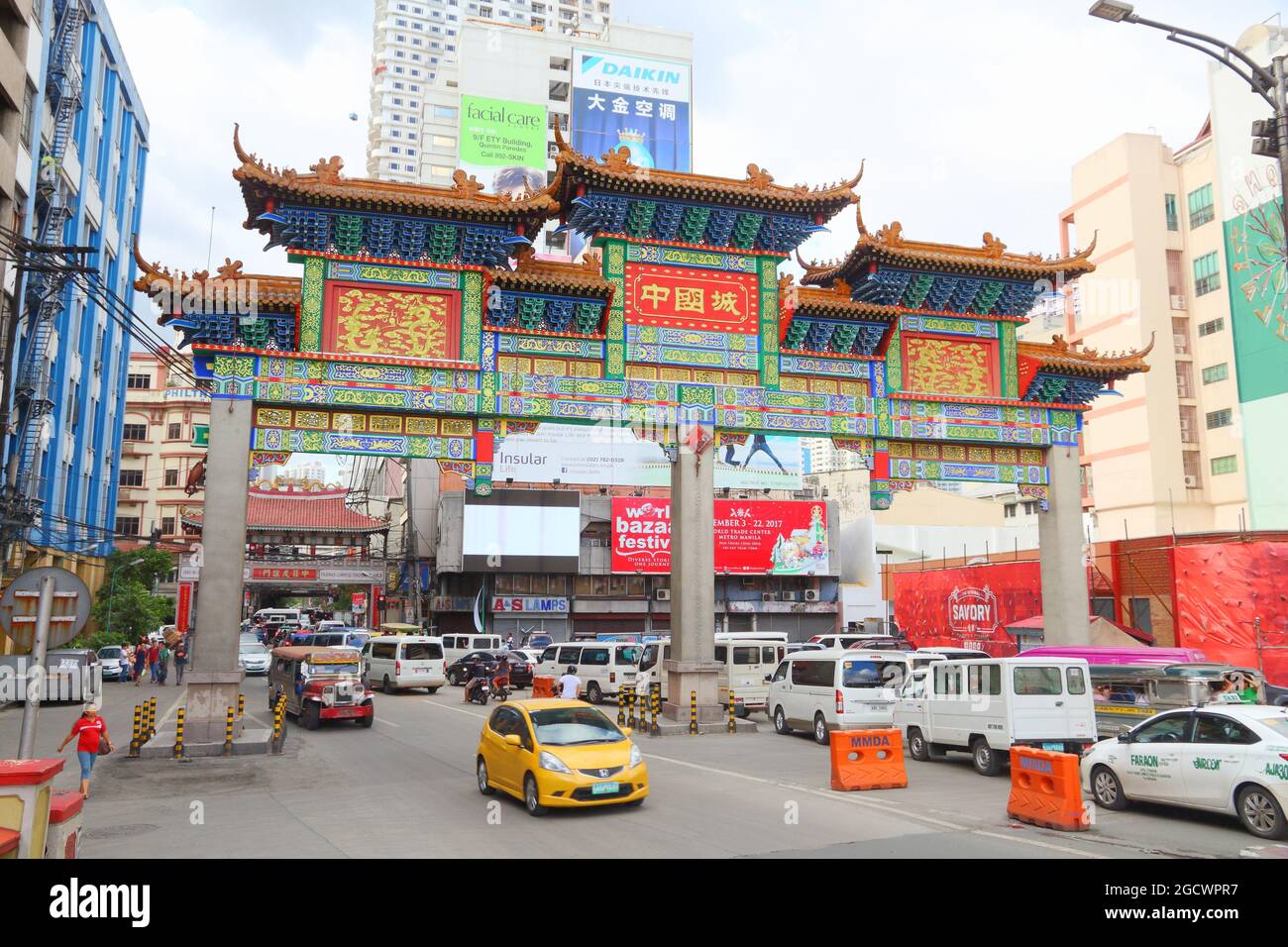 MANILA, PHILIPPINES - NOVEMBER 25, 2017: People visit Chinatown in Manila,  Philippines. Metro Manila is one of the biggest urban areas in the world wi  Stock Photo - Alamy