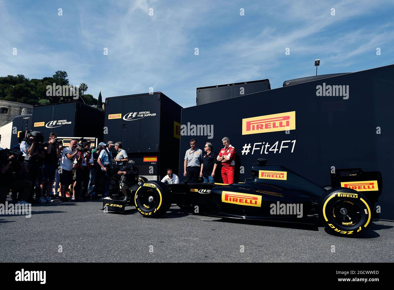 Pirelli reveal a mock up of what a 2017 F1 car and tyres may look like (L to R): Mario Isola (ITA) Pirelli Racing Manager with Gene Haas (USA) Haas Automotion President and Maurizio Arrivabene (ITA) Ferrari Team Principal. Monaco Grand Prix, Saturday 28th May 2016. Monte Carlo, Monaco. Stock Photo