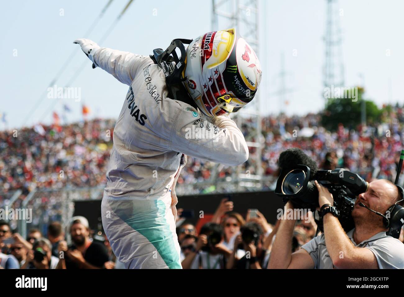 Race winner Lewis Hamilton (GBR) Mercedes AMG F1 celebrates in parc ...