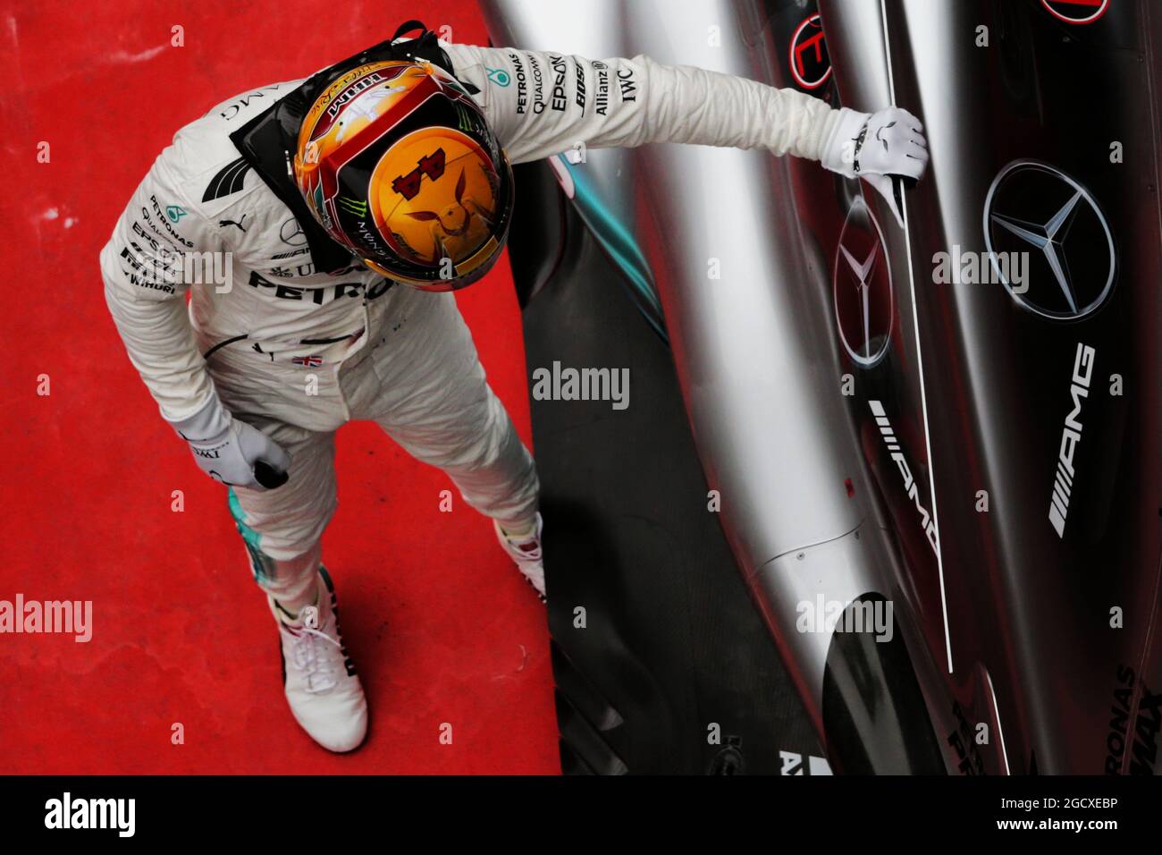 Race winner Lewis Hamilton (GBR) Mercedes AMG F1 W08 celebrates in parc ...