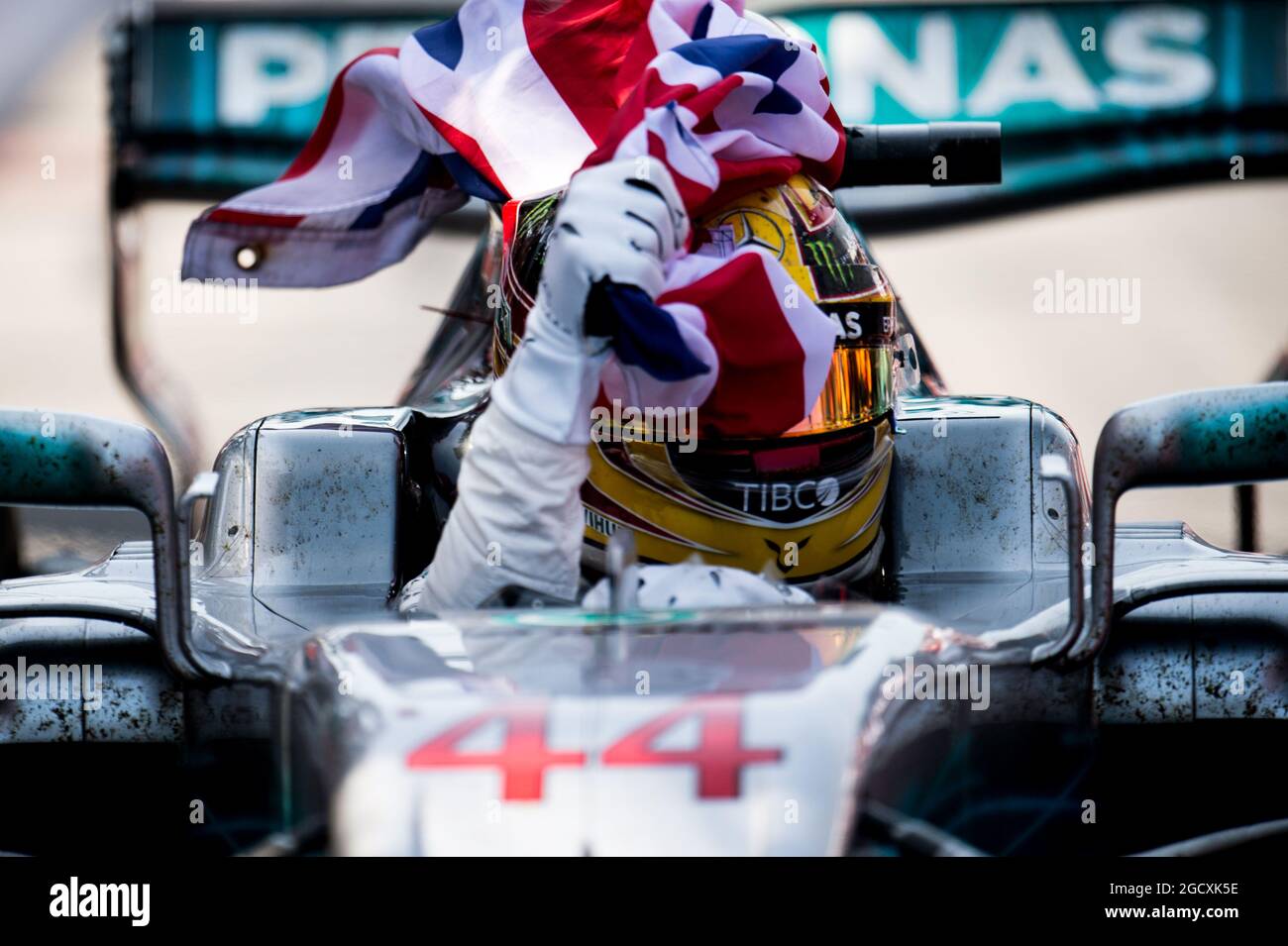 Race winner Lewis Hamilton (GBR) Mercedes AMG F1 W08 celebrates at the ...