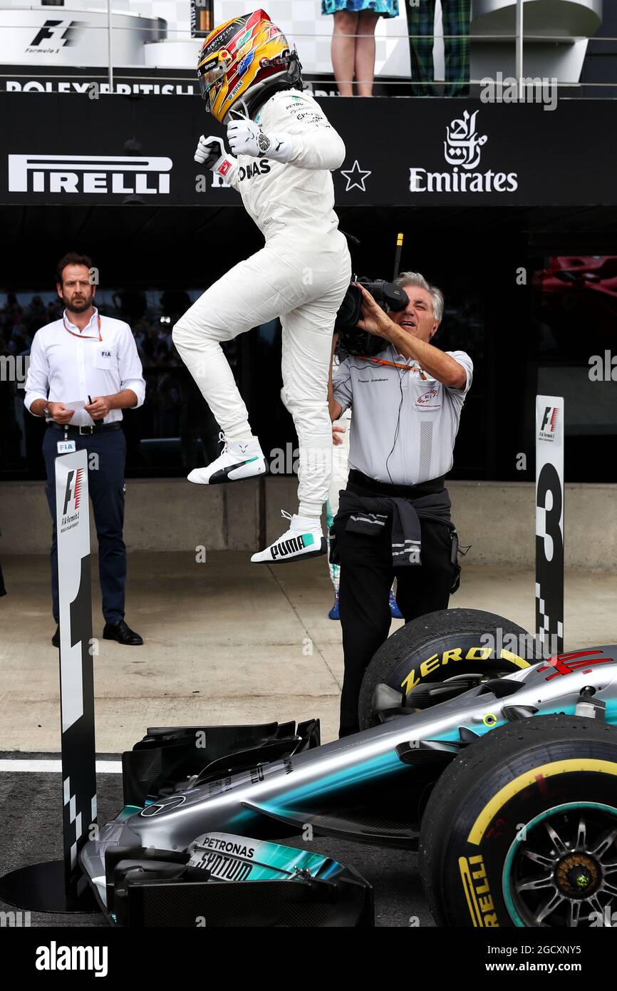 Race winner Lewis Hamilton (GBR) Mercedes AMG F1 W08 celebrates in parc ...