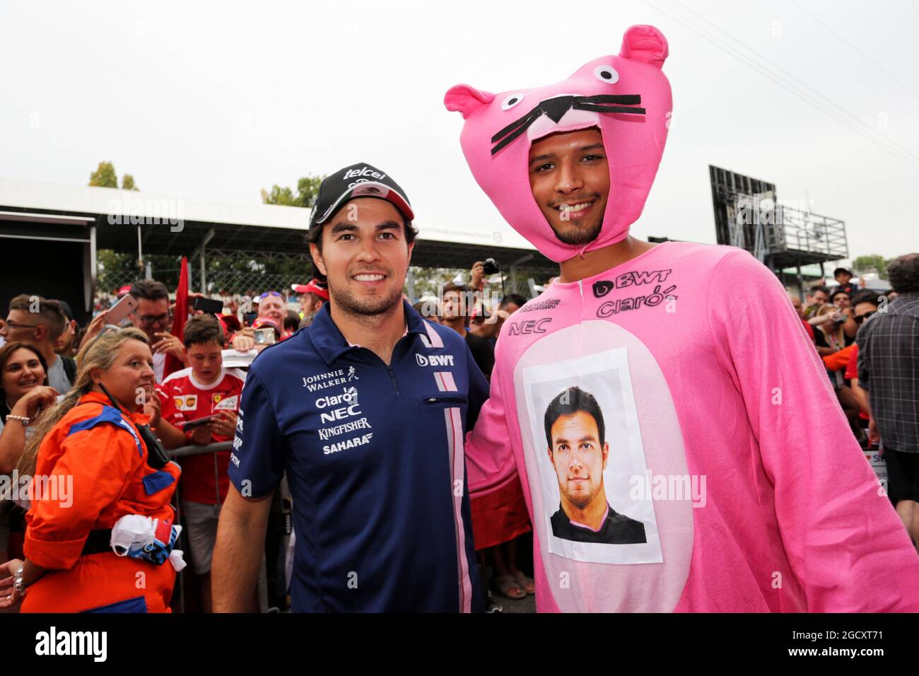 Sergio Perez (MEX) Sahara Force India F1 with a Pink Panther fan. Italian Grand Prix, Thursday 31st August 2017. Monza Italy. Stock Photo