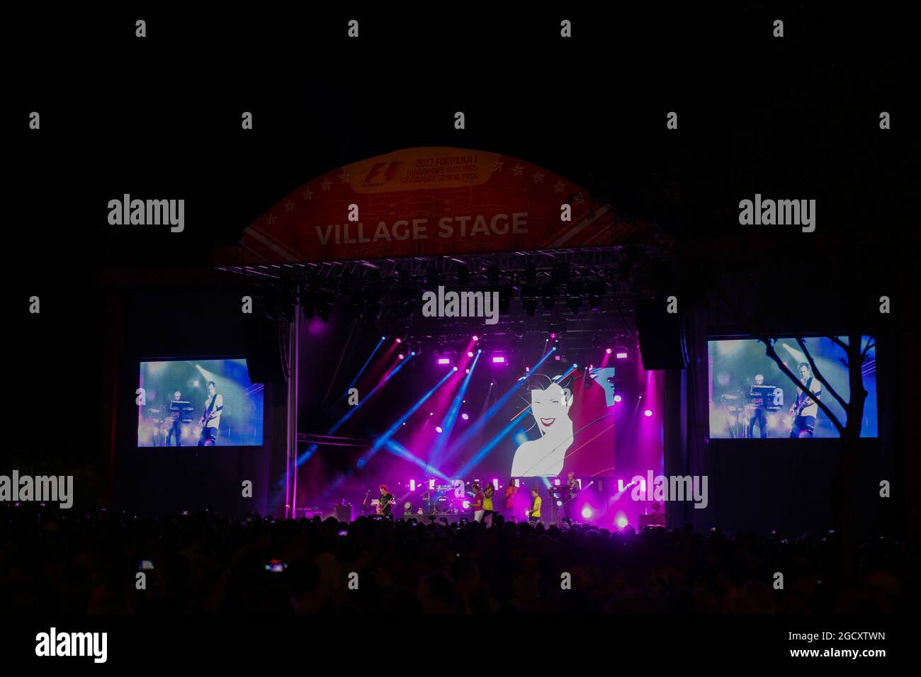 Concert taking place on the Village Stage. Singapore Grand Prix, Saturday 16th September 2017. Marina Bay Street Circuit, Singapore. Stock Photo