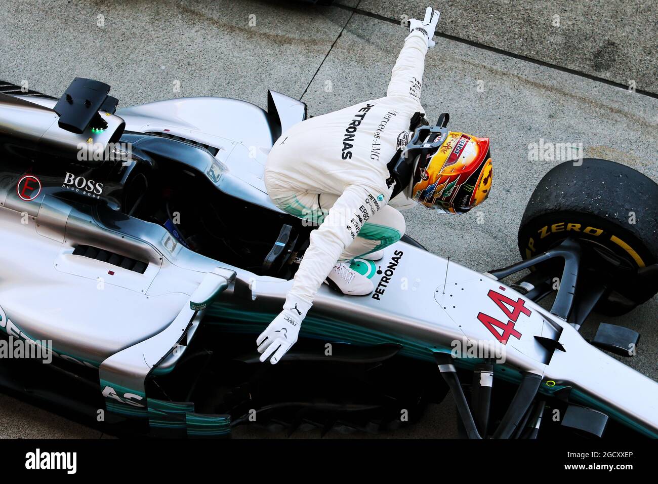 Race winner Lewis Hamilton (GBR) Mercedes AMG F1 W08 celebrates in parc ...