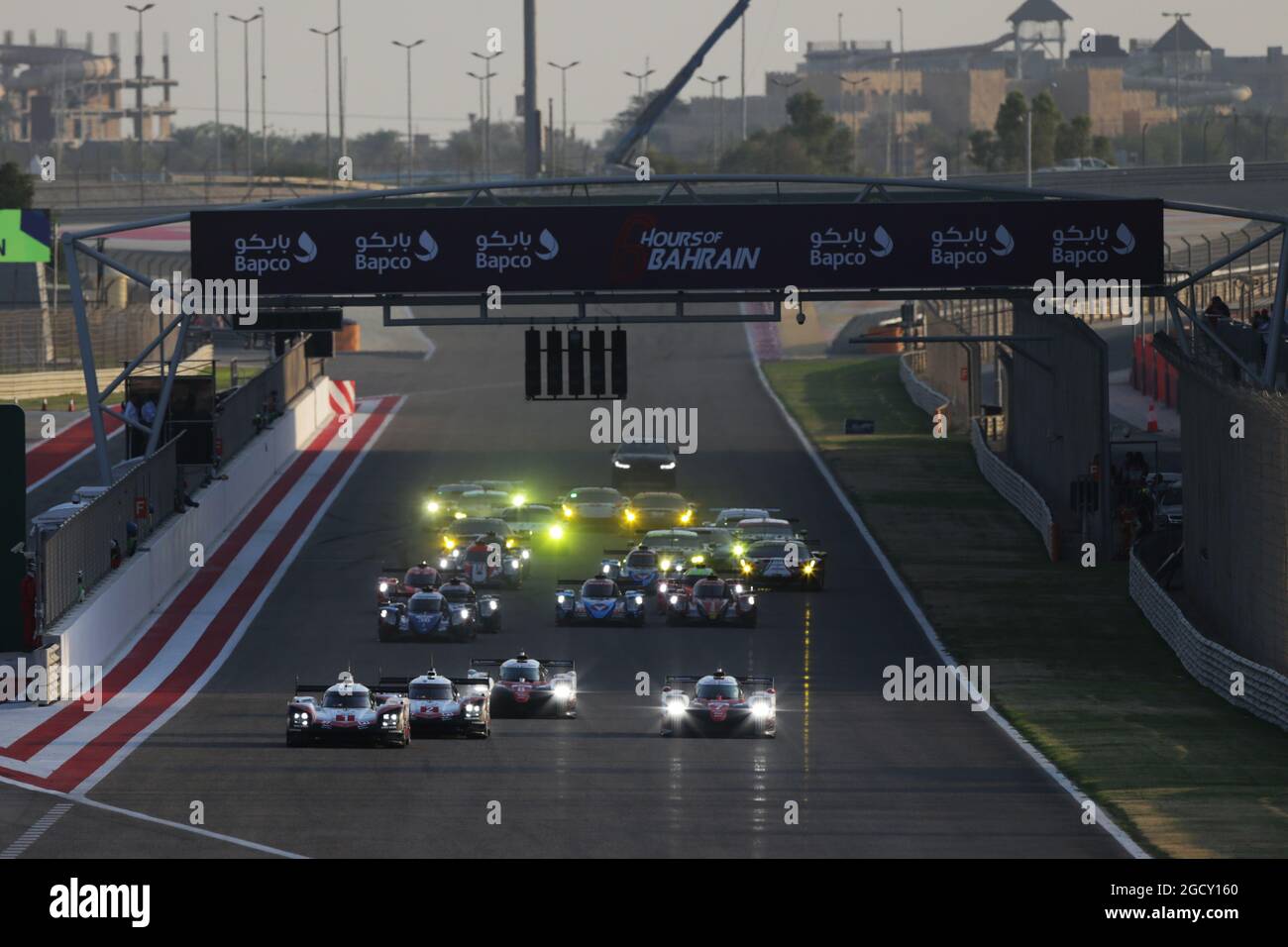 The start of the race. FIA World Endurance Championship, Round 9, Saturday 18th November 2017. Sakhir, Bahrain. Stock Photo