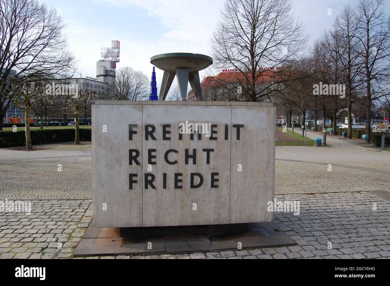 TheodorHeussPlatz Mahnmal Ewige Flamme Stock Photo Alamy