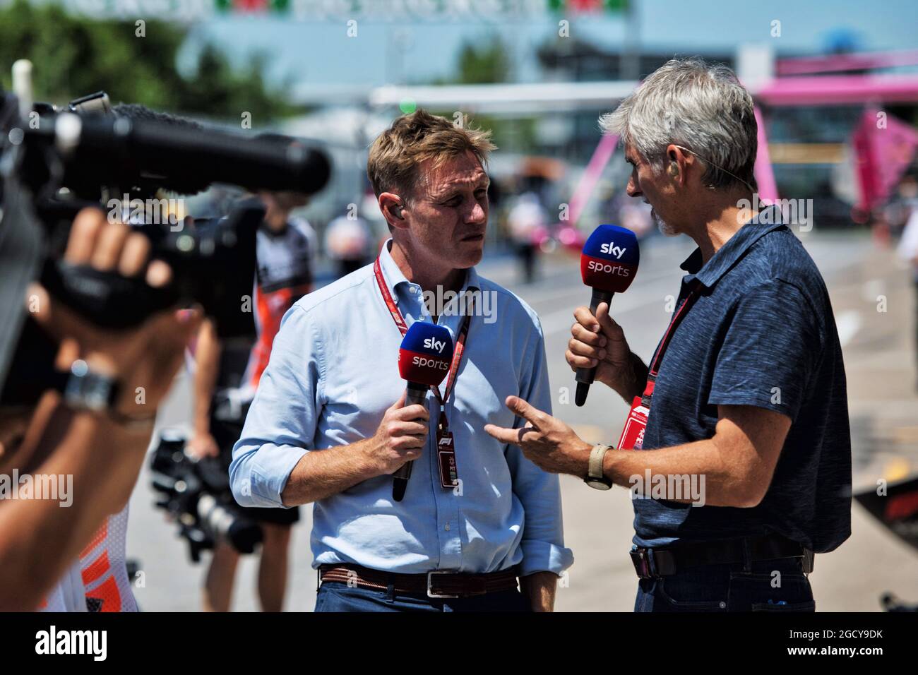 L to R) Simon Lazenby (GBR) Sky Sports F1 TV Presenter with Damon Hill (GBR) Sky Sports Presenter