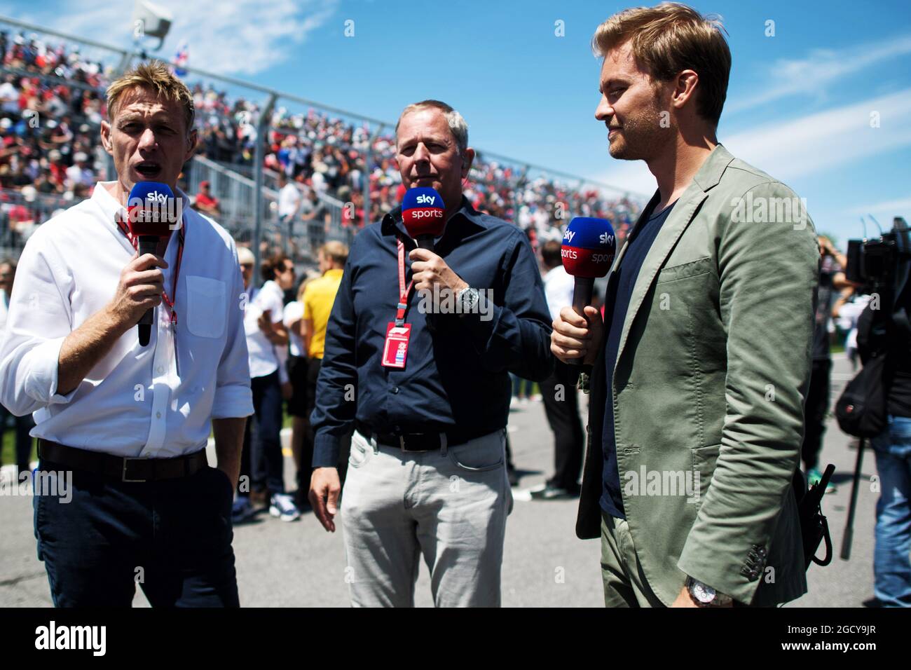 L to R) Simon Lazenby (GBR) Sky Sports F1 TV Presenter with Martin Brundle (GBR) Sky Sports Commentator and Nico Rosberg (GER) on the grid
