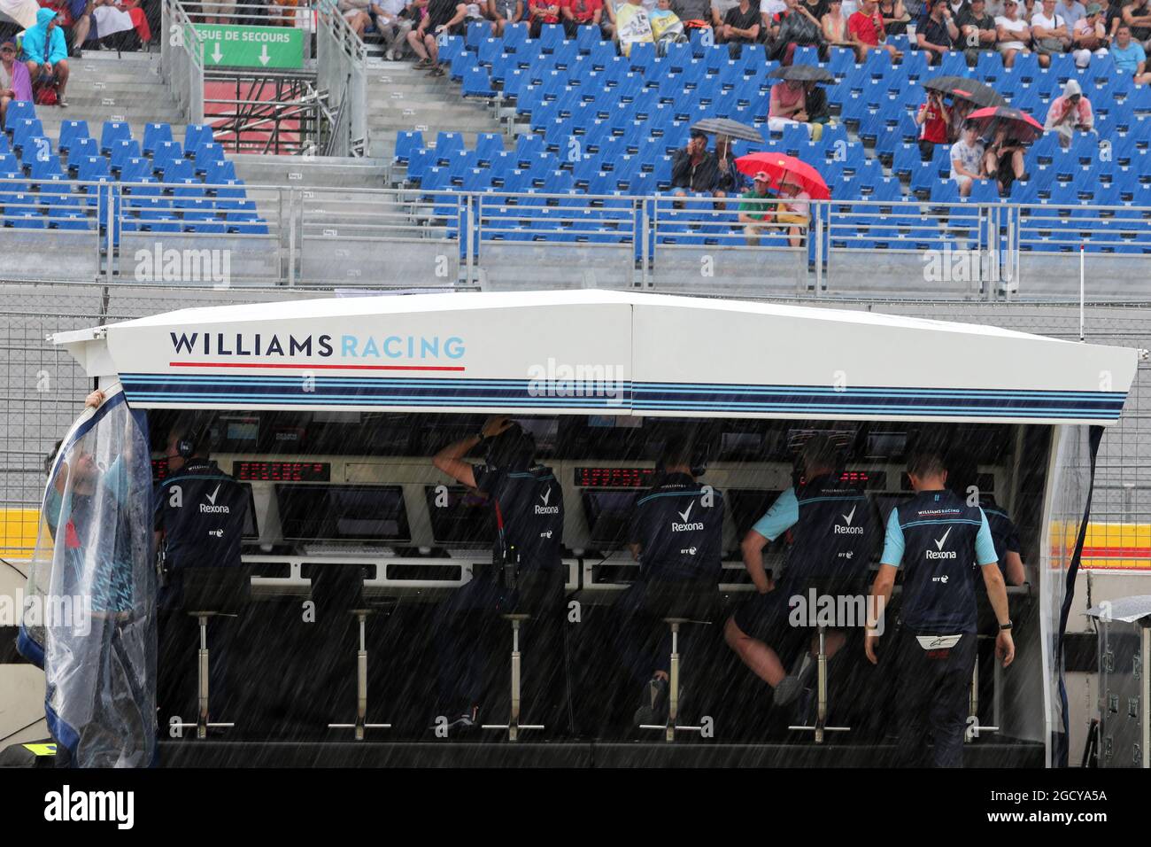 Williams pit gantry in the rain. French Grand Prix, Saturday 23rd June 2018. Paul Ricard, France. Stock Photo