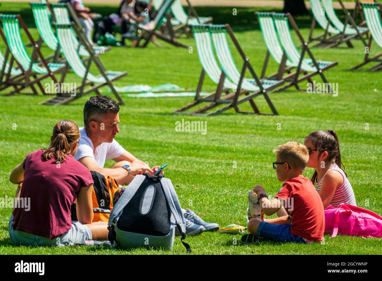 London family picnic hires stock photography and images Alamy