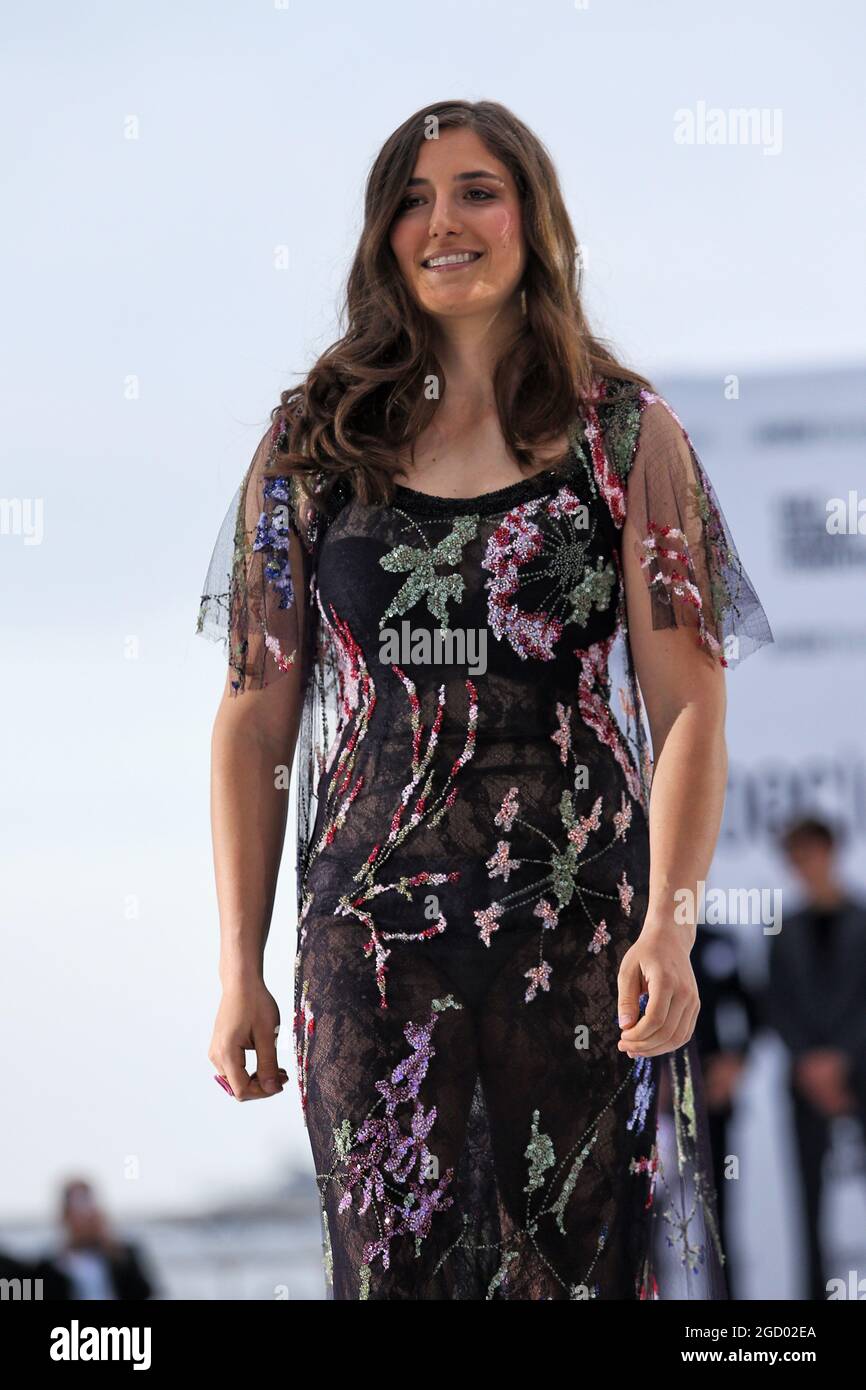 タチアナカルデロン直筆サイン入り2Lサイズ写真…Tatiana Calderón Calderón: 'F2 return is a chance to inspire, I can't wait to