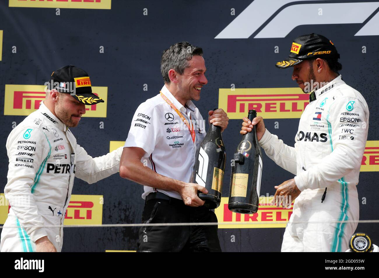 Mercedes amg f1 no1 mechanic race winner lewis hamilton hi-res stock ...