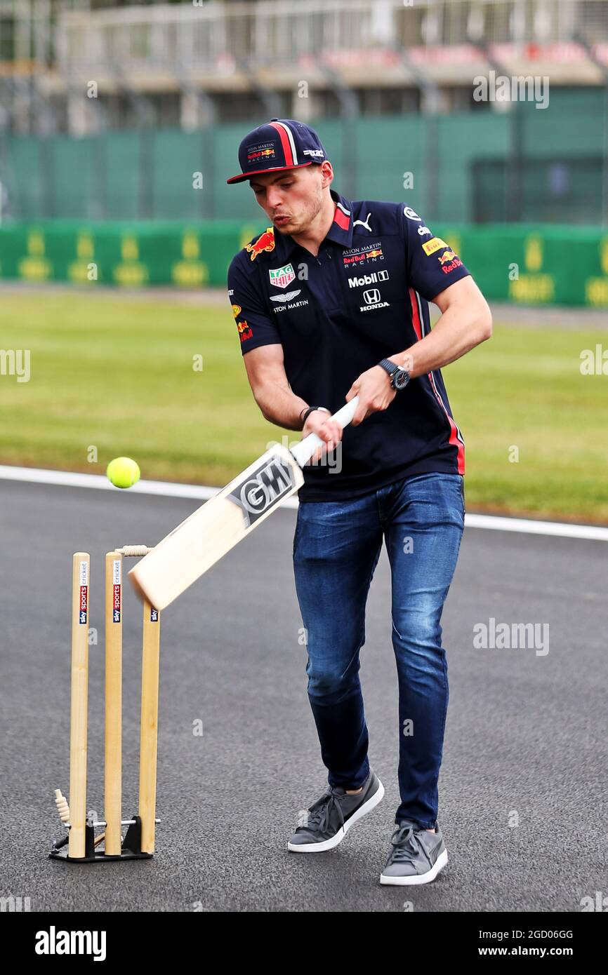 Max Verstappen (NLD) Red Bull Racing plays cricket. British Grand Prix,  Thursday 11th July 2019. Silverstone, England Stock Photo - Alamy