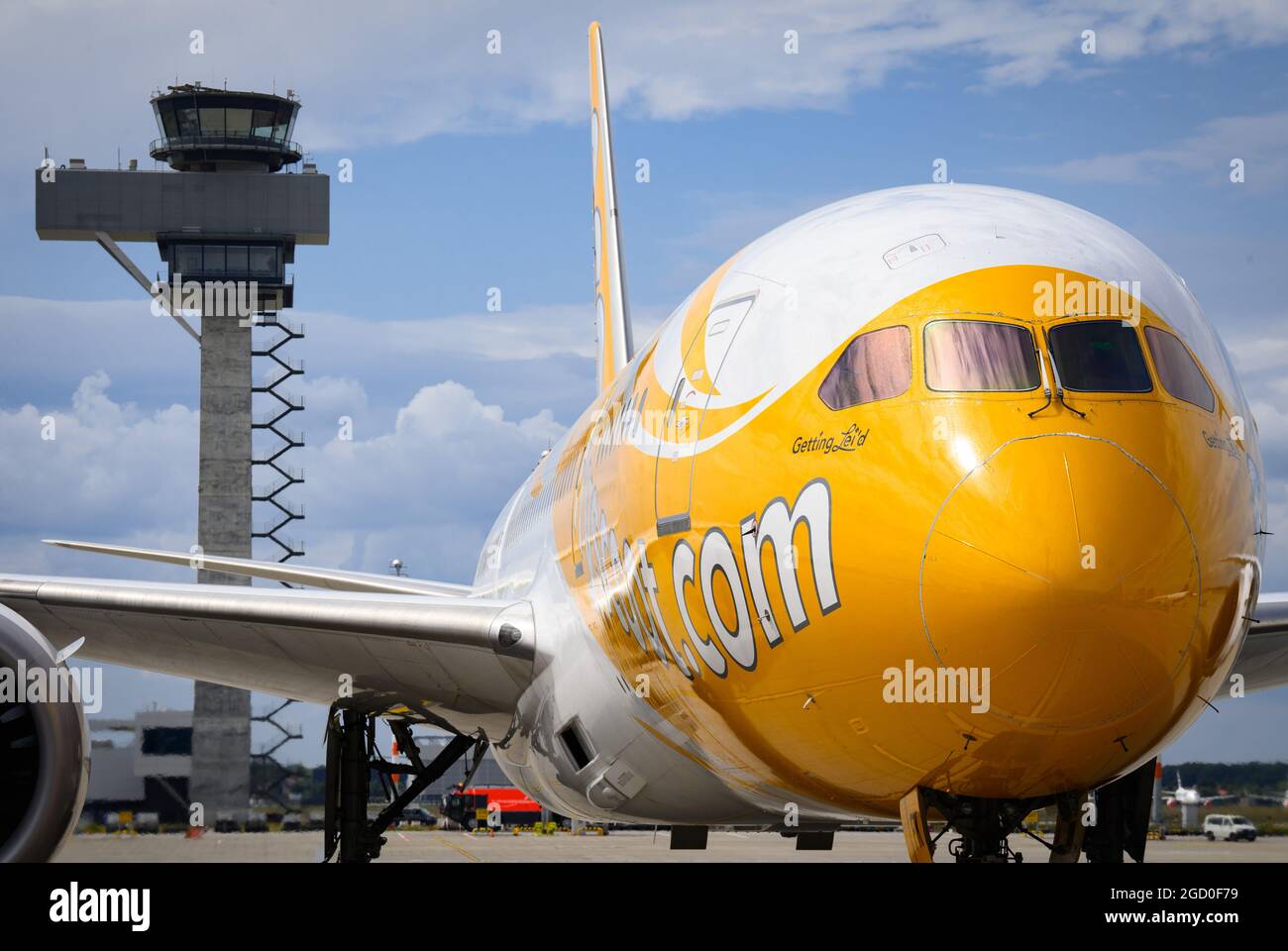 10 August 2021, Brandenburg, Schönefeld A Boeing 787 "Dreamliner" of