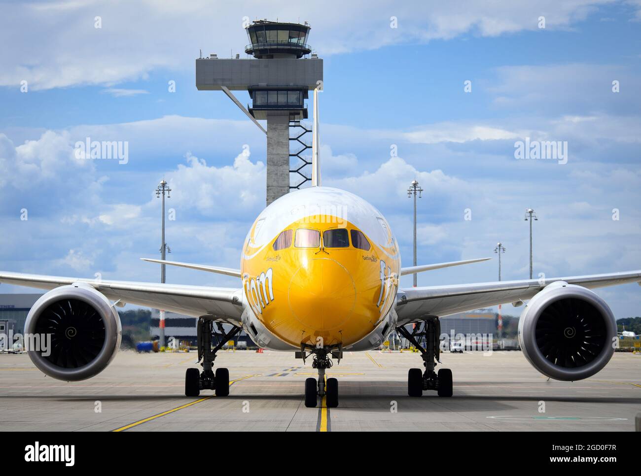 10 August 2021, Brandenburg, Schönefeld A Boeing 787 "Dreamliner" of