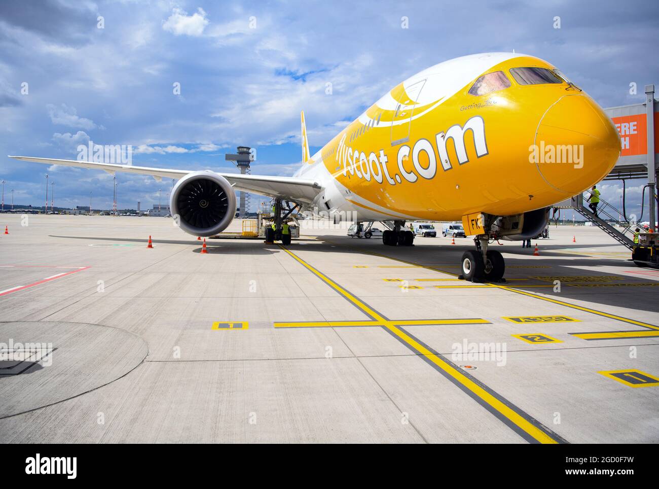 10 August 2021, Brandenburg, Schönefeld A Boeing 787 "Dreamliner" of