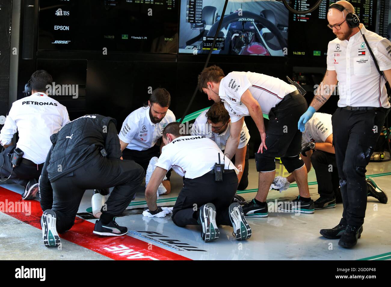 Mercedes AMG F1 mechanics clean the pit garage floor. Formula One Testing, Day 3, Friday 21st February 2020. Barcelona, Spain. Stock Photo