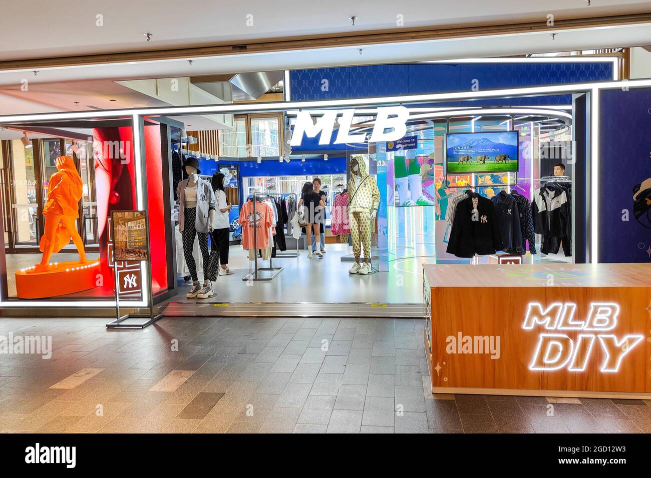 NEWS] Fashion Brand MLB Opens Singapore Flagship Store at Mandarin