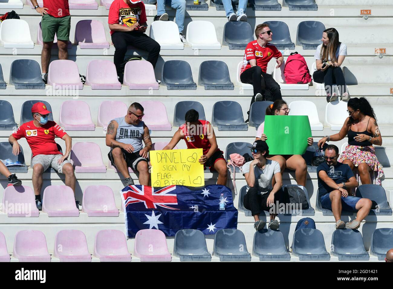 Circuit atmosphere - Daniel Ricciardo (AUS) Renault F1 Team fans in the ...