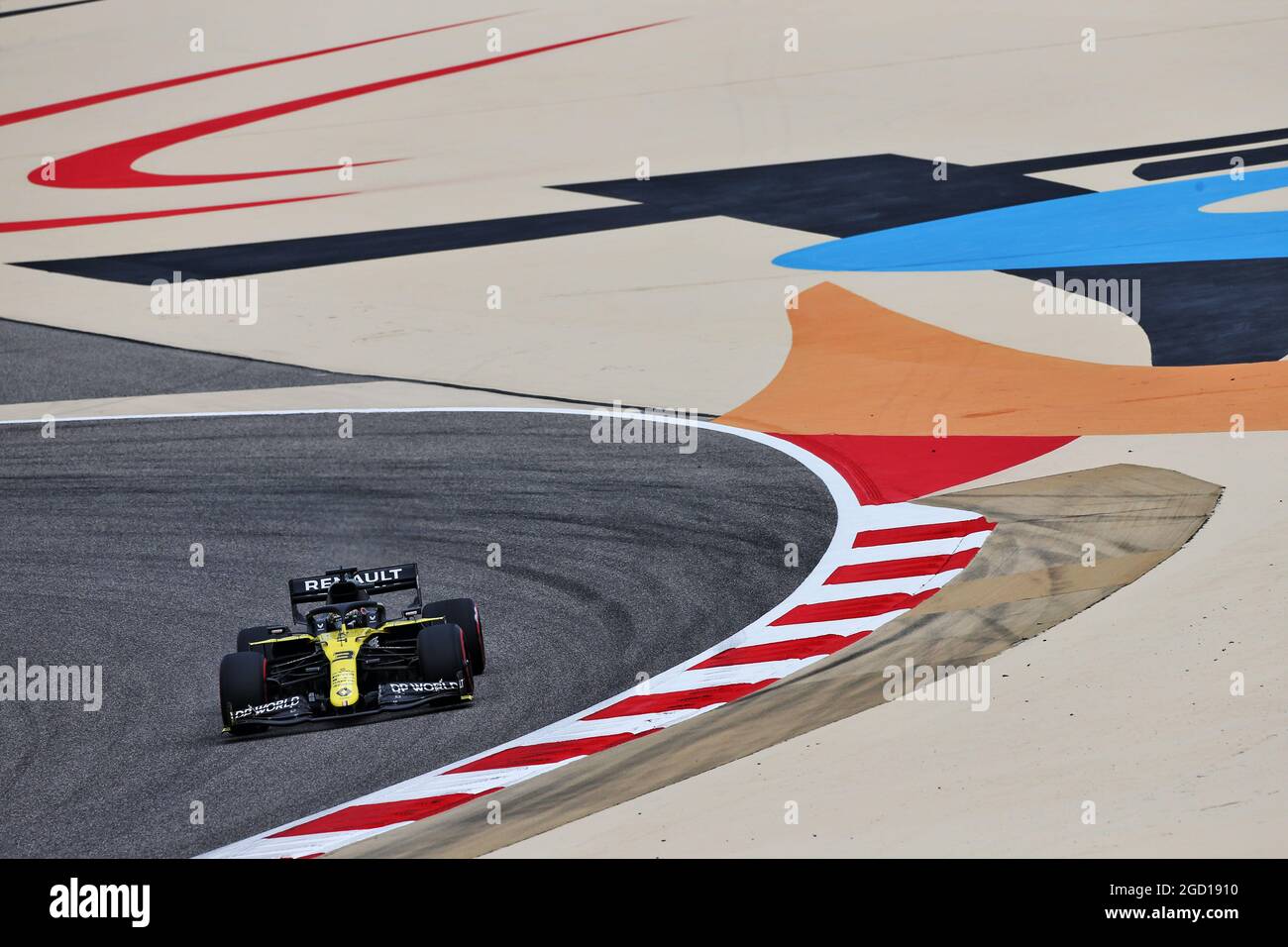 Daniel Ricciardo (AUS) Renault F1 Team RS20. Bahrain Grand Prix, Friday ...