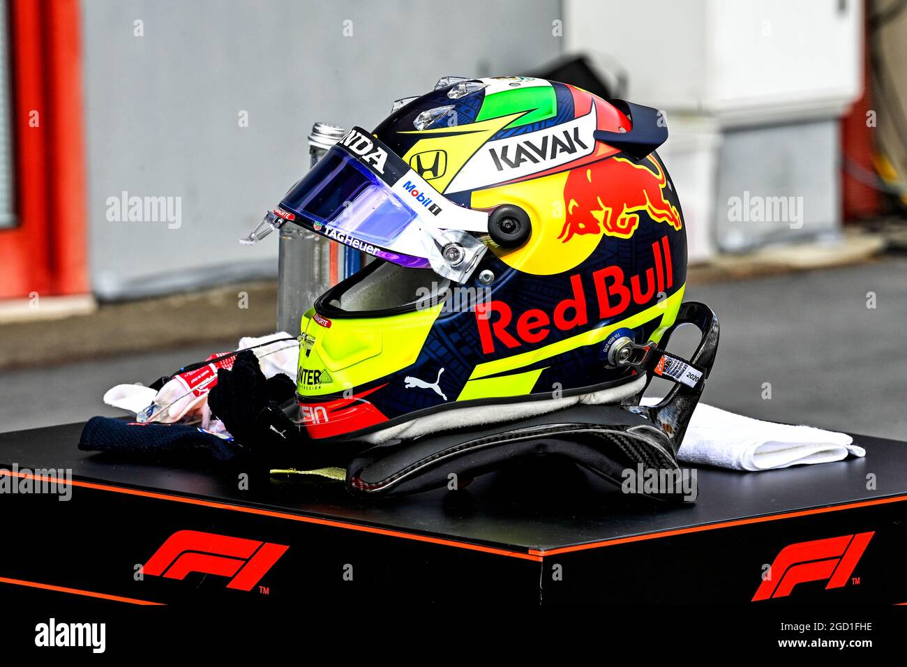 スポーツ選手 Perez 2021 Red Bull F1 Used Visor The helmet of Sergio Perez (MEX) Red Bull Racing in qualifying
