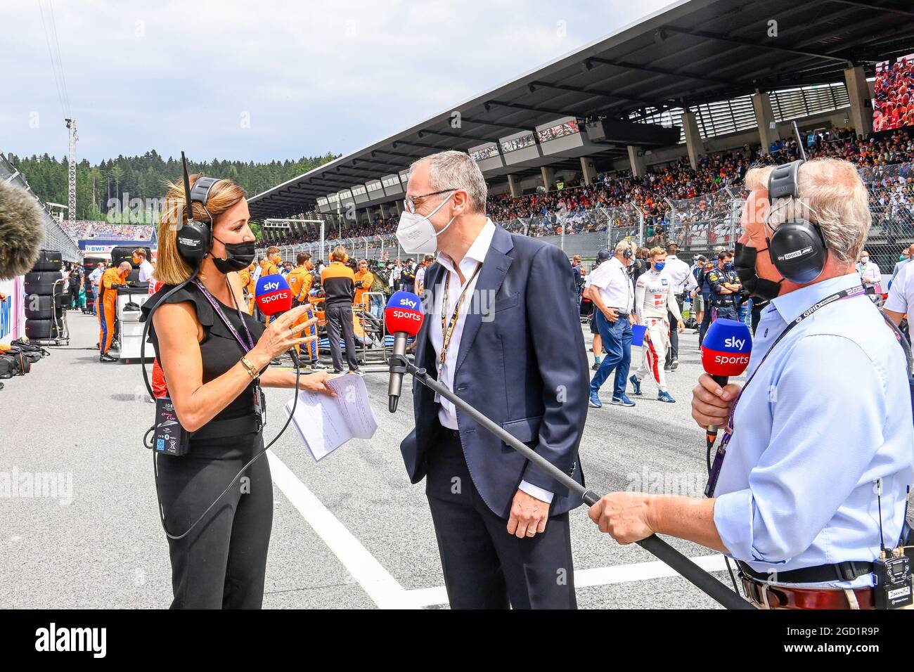 L to R) Natalie Pinkham (GBR) Sky Sports Presenter with Stefano Domenicali (ITA) Formula One President and CEO, and Johnny Herbert (GBR) Sky Sports F1 Presenter on the grid