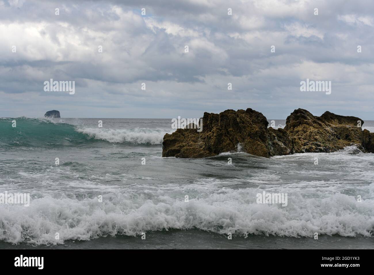 Waves in the pacific ocean, Hot Water Beach, Coromandel Peninsula, North  Island, New Zealand Stock Photo - Alamy