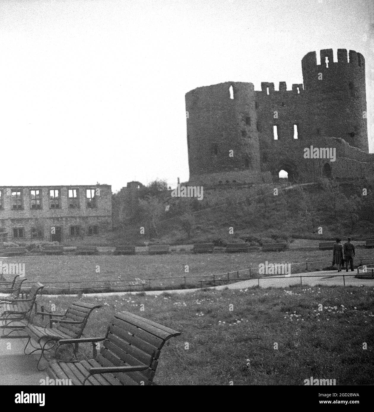 1940s, historical view of the ruins of Dudley castle, England, UK.Originally a wooden motte and bailey castle built after the Norman Conquest, it was rebuilt as a stone fortification during the twelfth century, but subsequently demolished on the orders of King Henry II. Stock Photo