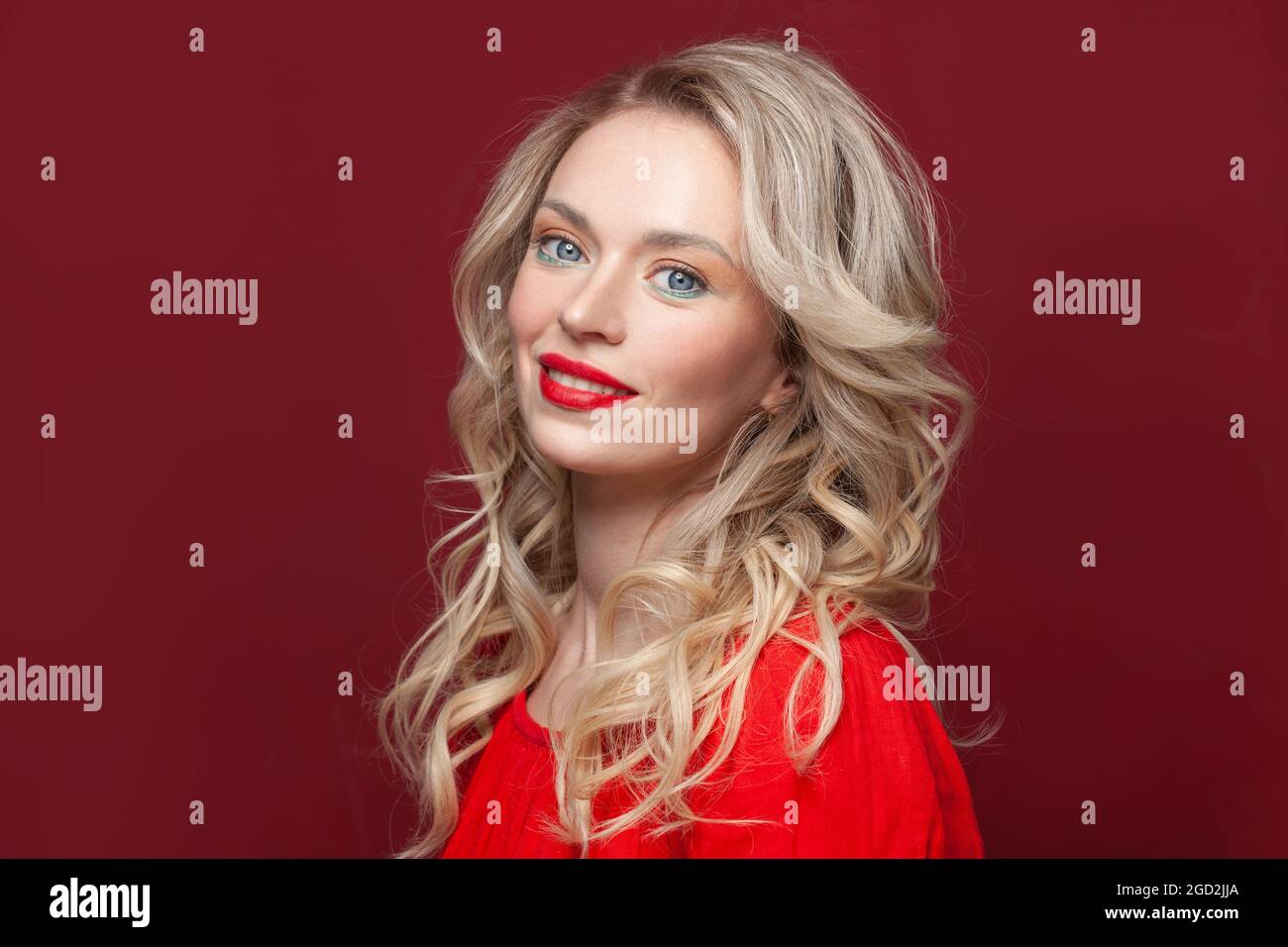 Happy fashion model woman smiling, beautiful female face close up on ...