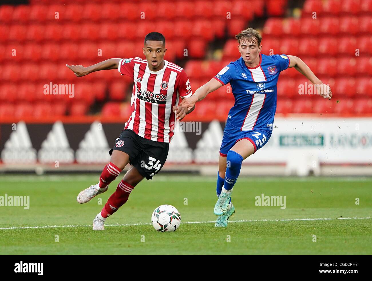 Sheffield United's Kyron Gordon and Carlisle United's Lewis Bell (right) battle for the ball during the Carabao Cup first round match at Bramall Lane, Sheffield. Picture date: Tuesday August 10, 2021. Stock Photo