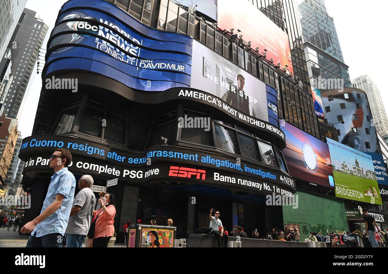 Times Square News Zipper High Resolution Stock Photography And Images Alamy