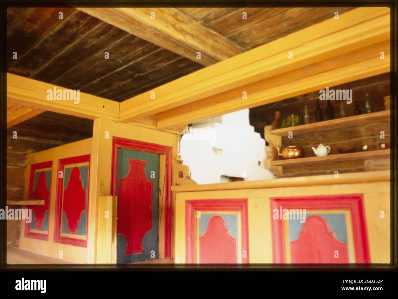 Log house, from Tsyvozero village (Karsnoborsk Region) (19th century), interior, tavern room, reassembled at Malye Korely Architectural Preserve, Russia 1998. Stock Photo