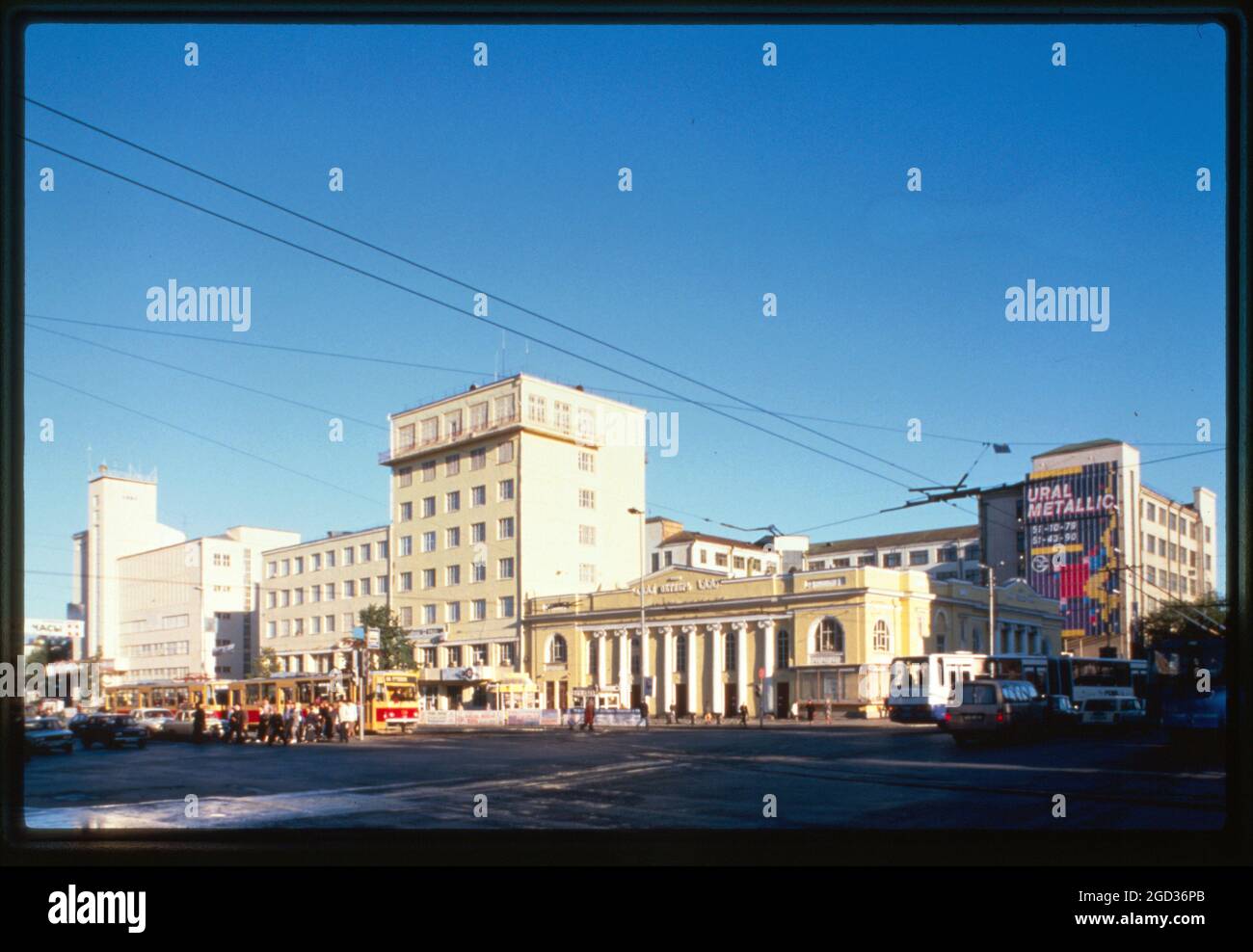 Lenin Prospekt, with constructivist Main Post Office (1934) (far left), and the neoclassical first city theater (1847), Ekaterinburg, Russia 1999. Stock Photo