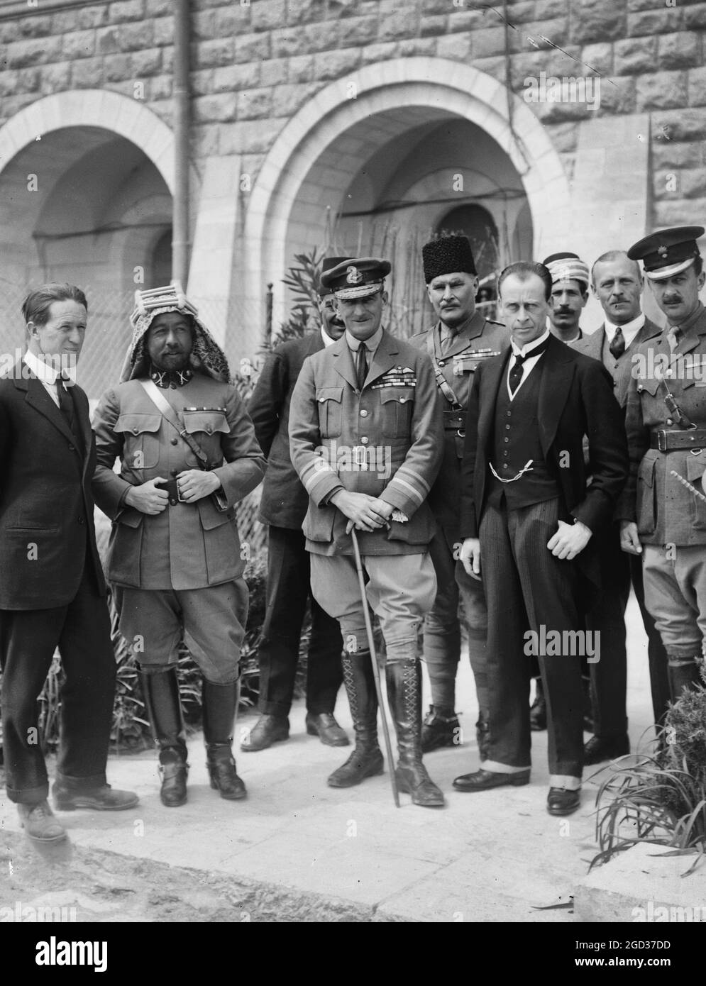 The new era in Palestine. The arrival at the 1920 Cairo Conference of Sir Herbert Samuel, H.B.M. high commissioner, etc. Col. Lawrence, Emir Abdullah, Air Marshal Sir Geoffrey Salmond and Sir Wyndham Deedes, 1920 Stock Photo