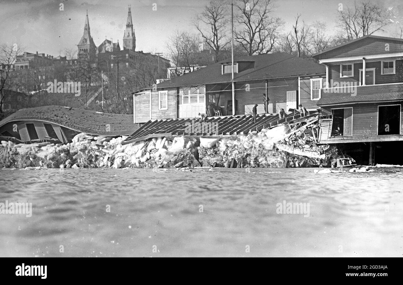 Potomac flood & ice, Georgetown, Washington D.C. ca. between 1909 and 1940 Stock Photo