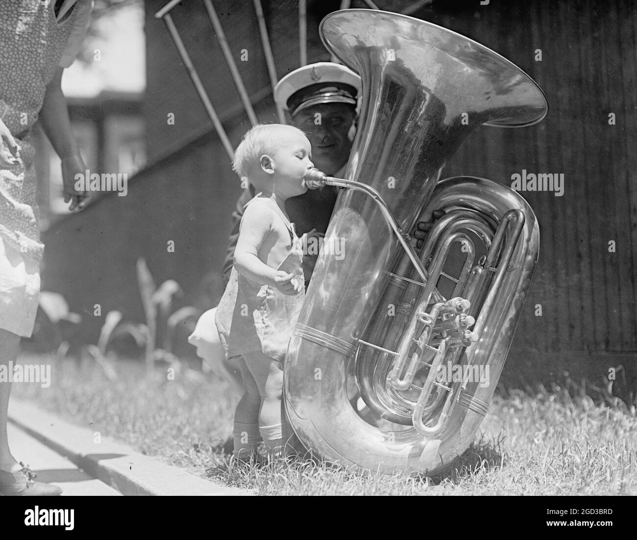 Tuba instrument Black and White Stock Photos \u0026 Images - Alamy, image size:1300x1101