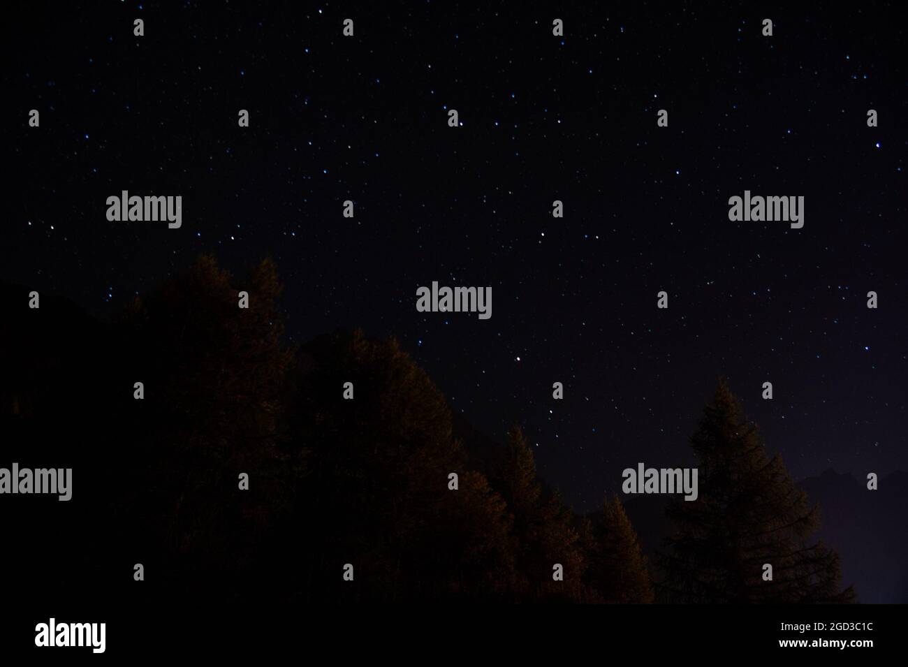 Perseid meteor shower italy hires stock photography and images Alamy