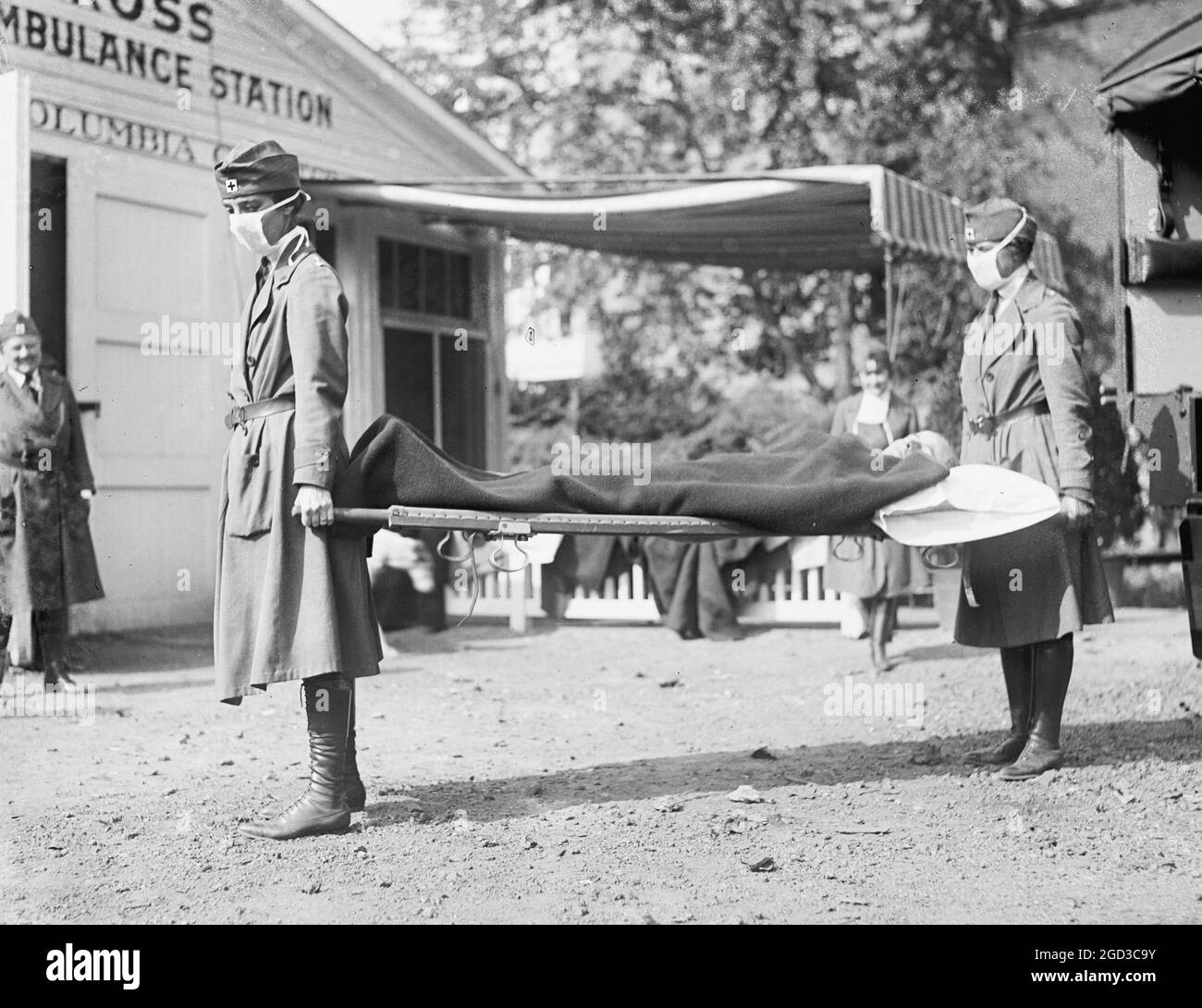 Demonstration at the Red Cross Emergency Ambulance Station in Washington, D.C., during the influenza pandemic of 1918 Stock Photo