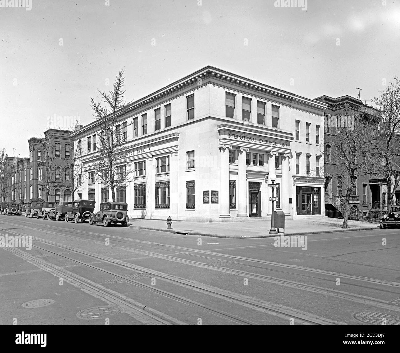 International Exchange bank, 5th and H St., N.W., [Washington, D.C.] ca.  between 1918 and 1928 Stock Photo - Alamy